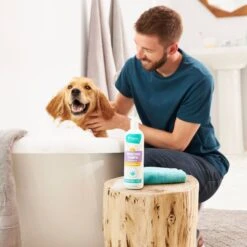 Frisco Brightening Cat & Dog Shampoo With Aloe -Furry Friends 192074 PT3. AC SS1800 V1585321035