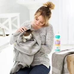 Frisco Brightening Cat & Dog Shampoo With Aloe -Furry Friends 192074 PT4. AC SS1800 V1589487671