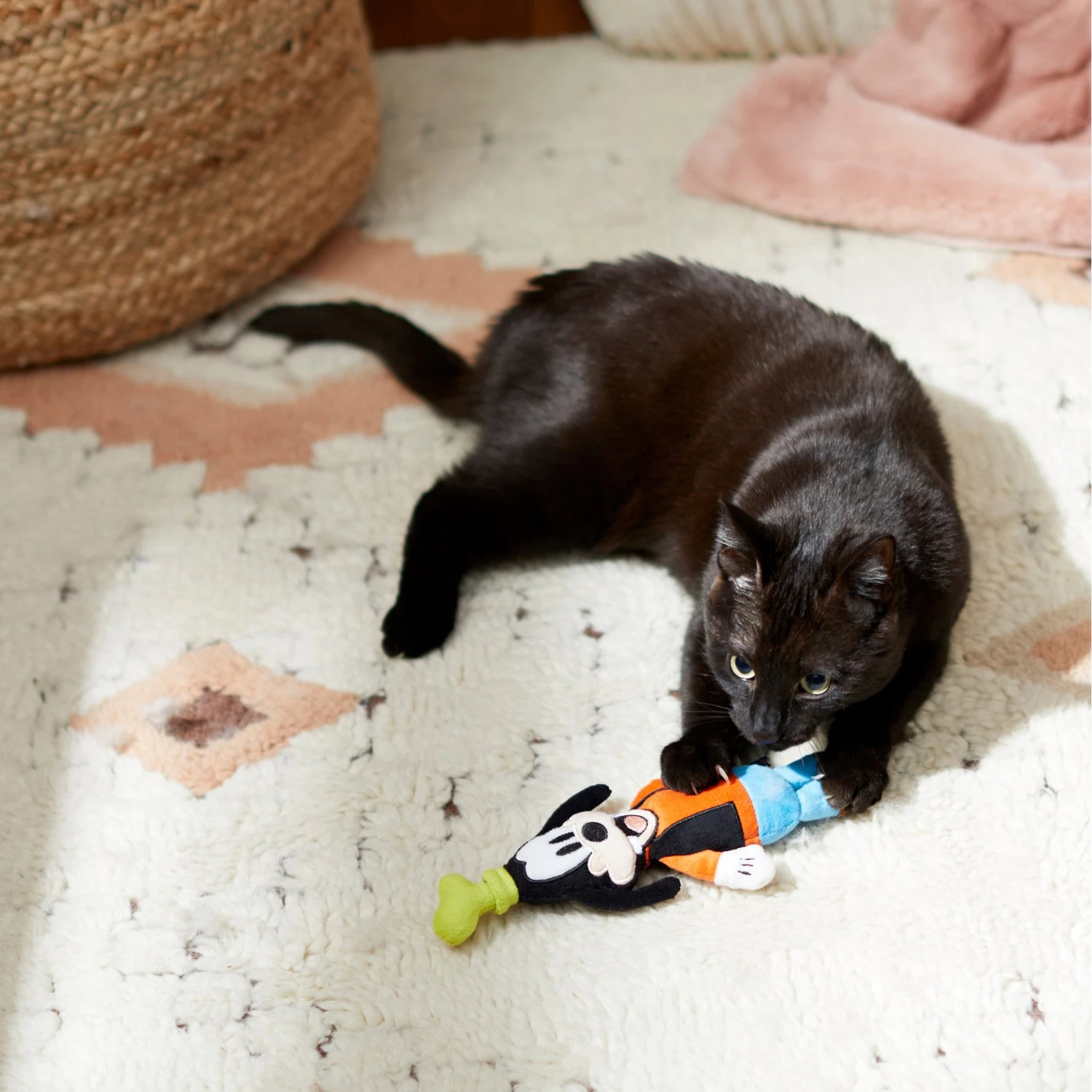 Disney Goofy Plush Kicker Cat Toy With Catnip 5 Disney Goofy Plush Kicker Cat Toy With Catnip - Image 3